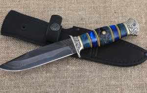 Нож Лидер сталь дамаск ламинированный с воронением, рукоять карельская береза синяя акрил, мельхиор Нож Лидер сталь дамаск ламинированный с воронением, рукоять карельская береза синяя акрил, мельхиор