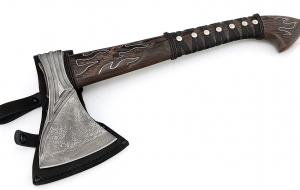 Топор №1 сталь дамаск (долы) длинная рукоять венге с инкрустацией Топор №1 сталь дамаск (долы) длинная рукоять венге с инкрустацией