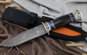 Нож Лидер сталь дамаск торцевой, рукоять черный граб акрил, мельхиор Нож Лидер сталь дамаск торцевой, рукоять черный граб акрил, мельхиор