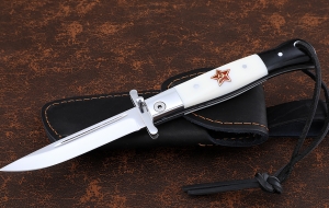 Нож Финка НКВД складная, сталь S390, со штифтом рукоять накладки акрил белый+черный со звездой Нож Финка НКВД складная, сталь S390, со штифтом рукоять накладки акрил белый+черный со звездой