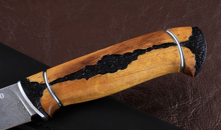 Нож Пантера сталь К340, рукоять карельская береза резная янтарь Нож Пантера сталь К340, рукоять карельская береза резная янтарь