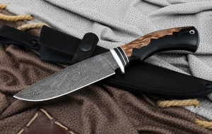 Нож Нептун сталь дамаск торцевой, рукоять карельская береза акрил черный Нож Нептун сталь дамаск торцевой, рукоять карельская береза акрил черный