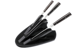 Набор ножей; Шеф №,№6,№7 на подставке из акрила, сталь 95Х18, рукоять черный граб Набор ножей; Шеф №,№6,№7 на подставке из акрила, сталь 95Х18, рукоять черный граб