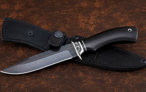 Нож Лидер сталь дамаск торцевой с воронением, рукоять черный граб, мельхиор Нож Лидер сталь дамаск торцевой с воронением, рукоять черный граб, мельхиор