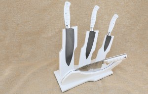 Кухонный набор из стали х12мф рукоять из акрила белого, подставка из акрила белого Кухонный набор из стали х12мф рукоять из акрила белого, подставка из акрила белого