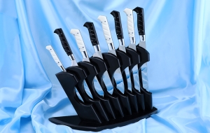 Набор ножей на подставке из акрила черного, сталь 95Х18 Набор ножей на подставке из акрила черного, сталь 95Х18