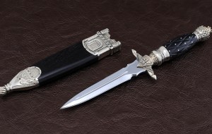 Нож Рыцарь, сталь Elmax, рукоять и ножны черный граб мельхиор Нож Рыцарь, сталь Elmax, рукоять и ножны черный граб мельхиор