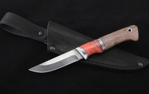 Нож Малыш-1, Х12МФ, рукоять карельская береза коричневая, акрил красный Нож Малыш-1, Х12МФ, рукоять карельская береза коричневая, акрил красный