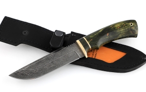 Нож Алтай сталь дамаск торцевой, рукоять карельская береза стабилизированная зеленая, латунь Нож Алтай сталь дамаск торцевой, рукоять карельская береза стабилизированная зеленая, латунь